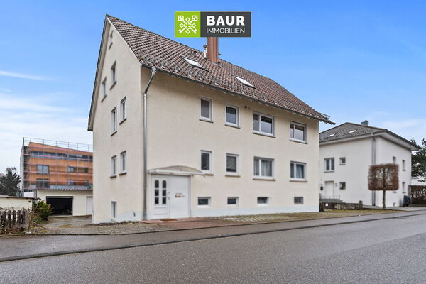 Charmante 3-Zimmer-Wohnung mit Balkon und zwei Garagen Charmante 3-Zimmer-Wohnung mit Balkon und zwei Garagen