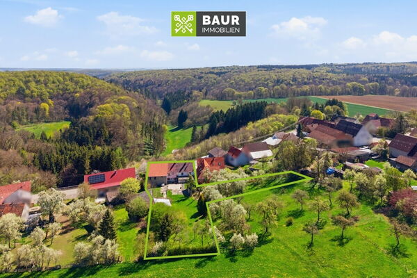 Über 2.400 m² Grundstück bei Ehingen - Haus mit Scheune