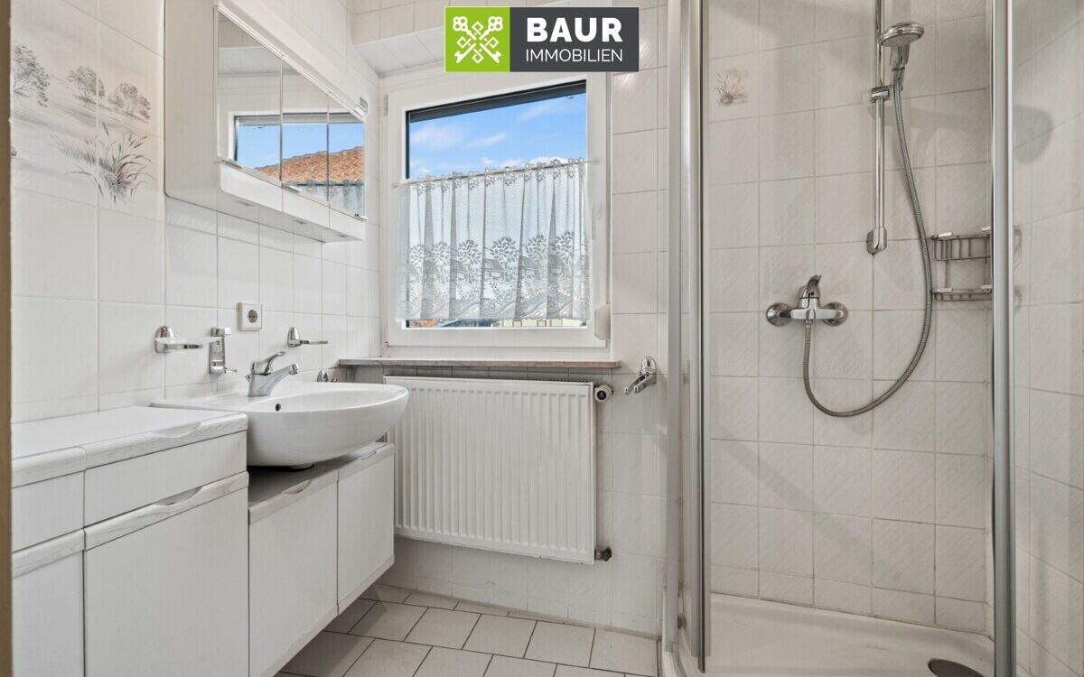 Duschbadezimmer im OG