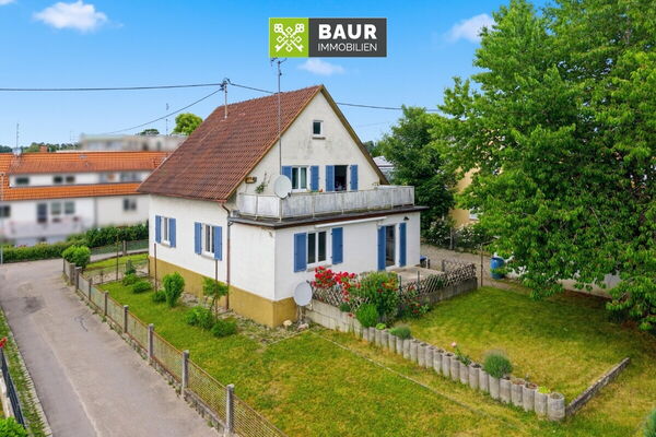 360° I Sanieren, gestalten, einziehen – Zweifamilienhaus mit Garten und Potenzial in Mochenwangen