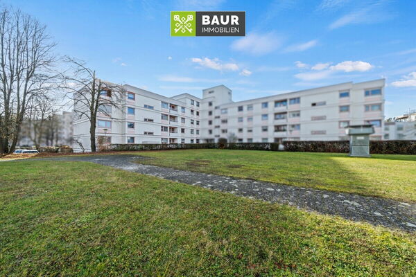 360° I Großzügige 4-Zimmer-Wohnung mit zwei Balkonen und Garagenbox in Ulm-Wiblingen!