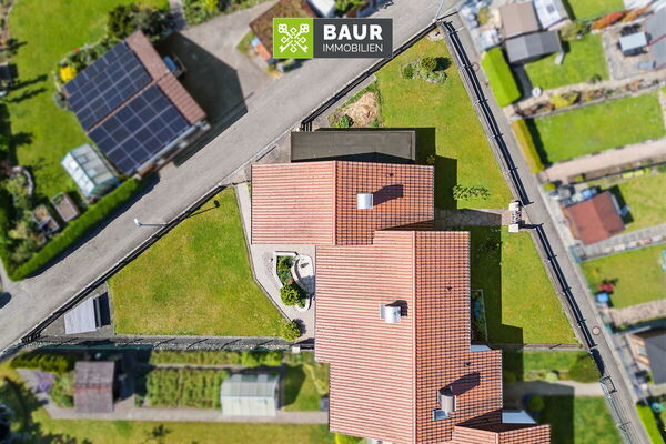 360° | Wohnen in ruhiger Lage: Charmanter Split-Level-Bungalow mit Garten und 2 Garagen in Friedrichshafen 360° | Wohnen in ruhiger Lage: Charmanter Split-Level-Bungalow mit Garten und 2 Garagen in Friedrichshafen