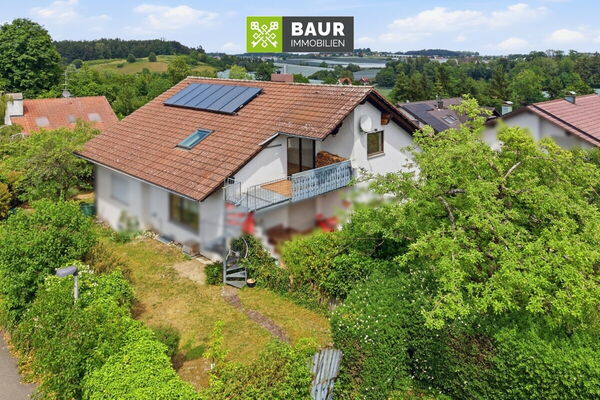 360° I WOHNEN MIT FREIRAUM
3,5-ZI.-DG-WOHNUNG
mit Atelier und ca. 250 m² Garten
bei Friedrichshafen