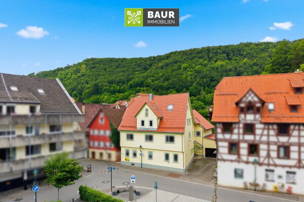 360° | Charmante Dachgeschosswohnung mit Dachterrasse und ausgebauter Bühne im Herzen von Blaubeuren