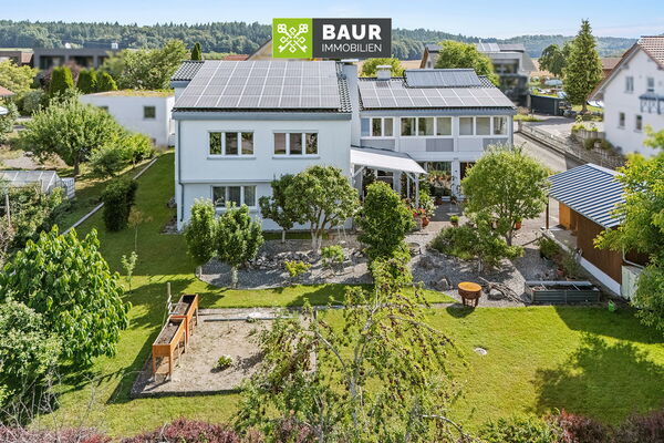 360°IGeräumiges Zweifamilienhaus mit großzügigem Garten, Garagen+Carport und PV-Anlage in Riedhausen