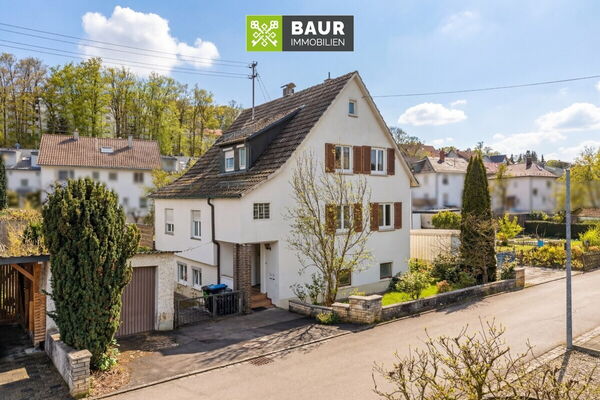 360° I Ruhig wohnen, zentral leben: Zweifamilienhaus mit Garage mitten in Blaustein!