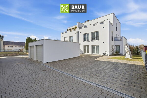 Moderne, großzügige Doppelhaushälfte mit Garage in guter Lage von Isny